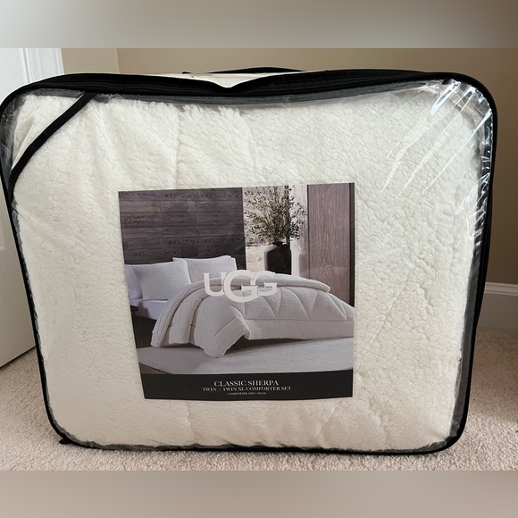 UGG Bedding Nwt Ugg Classic Sherpa 2 Pc Twin Comforter Set Rare And